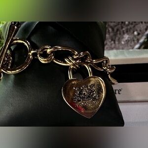 Juicy Couture Women’s Heart charm bracelet